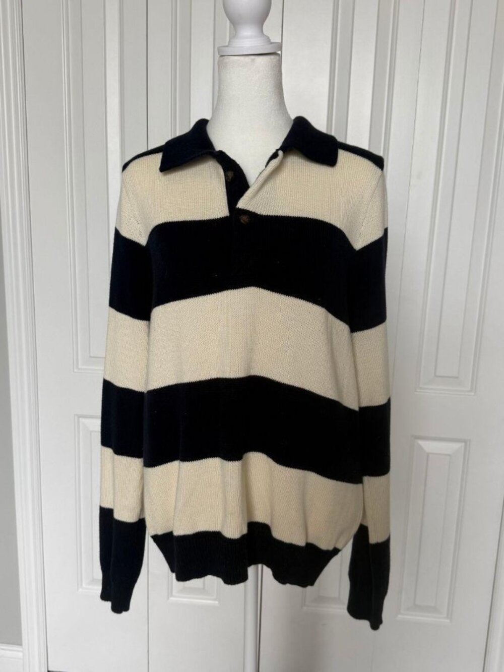 Brandy Melville White and Navy Jumper
